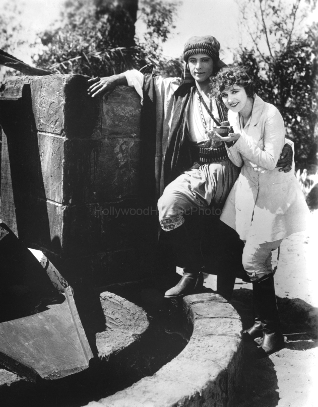 The Sheik 1921 2 Rudolph Valentino Agnes Ayers.jpg